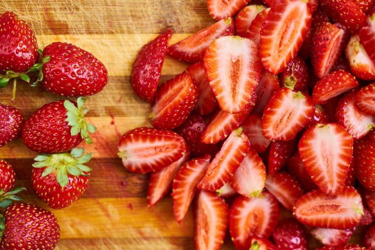 Biologische producten inclusief natuurlijke zouten, superfoods en supplementen voor gezondheid en welzijn